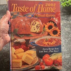 Taste Of Home Hardcover Kitchen Cookbook 2002. Exc condition
